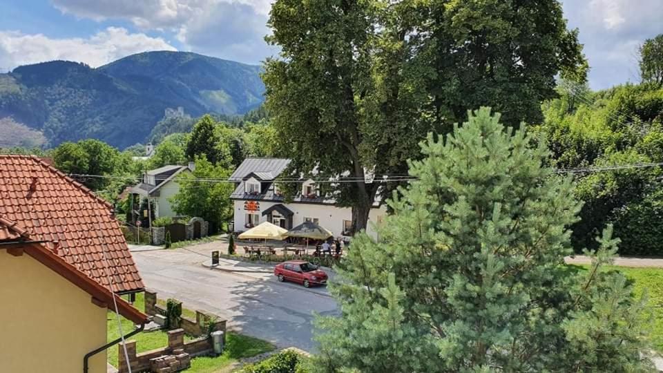 Pizzeria Alzbetka Hotel Strecno Eksteriør billede