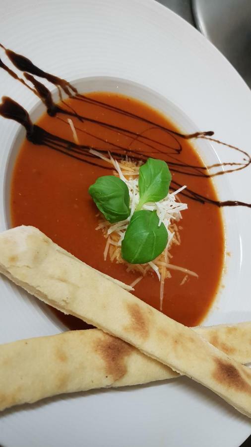 Pizzeria Alzbetka Hotel Strecno Eksteriør billede