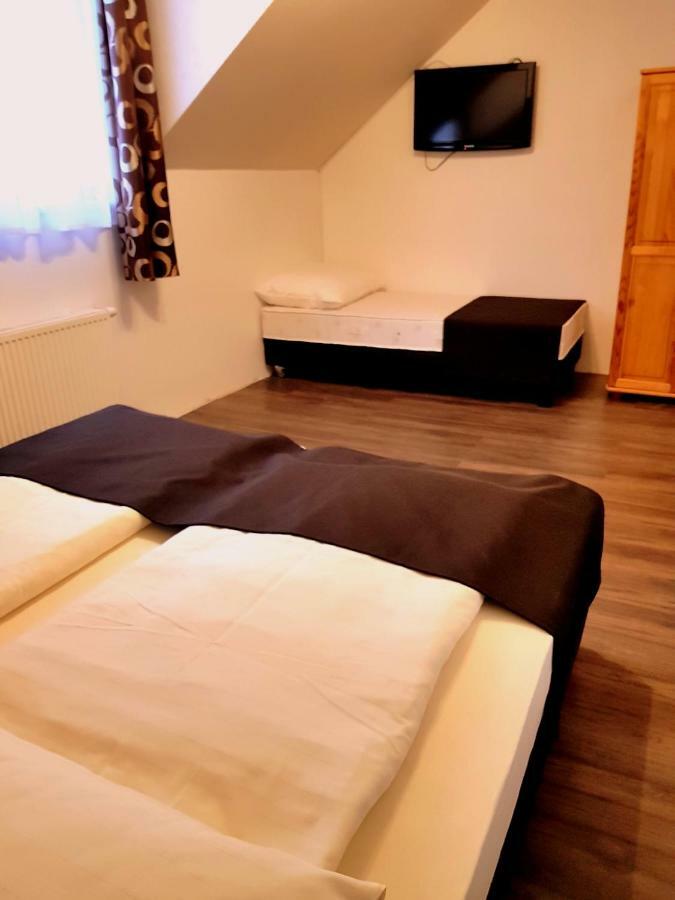 Pizzeria Alzbetka Hotel Strecno Eksteriør billede