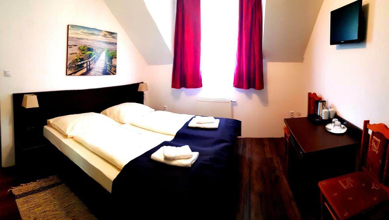 Pizzeria Alzbetka Hotel Strecno Eksteriør billede