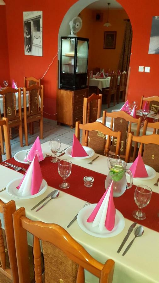 Pizzeria Alzbetka Hotel Strecno Eksteriør billede