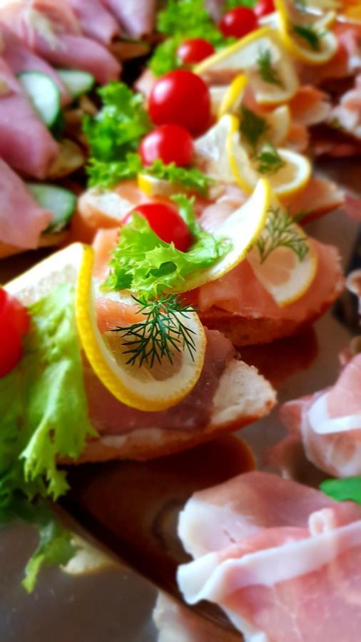 Pizzeria Alzbetka Hotel Strecno Eksteriør billede